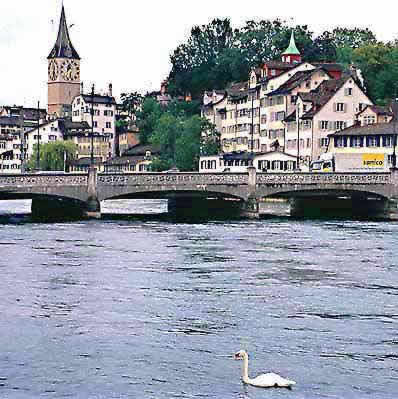 �N���b�N����ƌ��̃y�[�W�֖߂�܂�