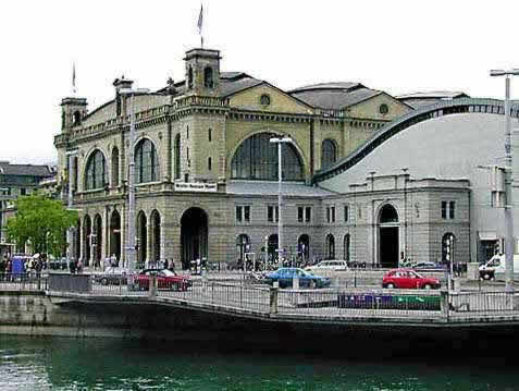 �N���b�N����ƌ��̃y�[�W�֖߂�܂�