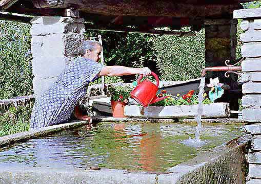 �N���b�N����ƌ��̃y�[�W�֖߂�܂�