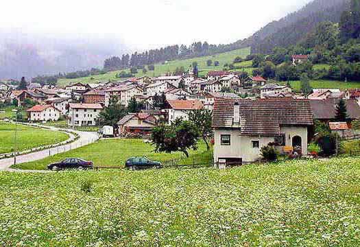 �N���b�N����ƌ��̃y�[�W�֖߂�܂�