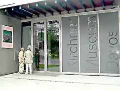 �ʐ^���N���b�N����Ɗg��摜�������܂�