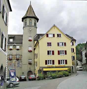 �N���b�N����ƌ��̃y�[�W�֖߂�܂�