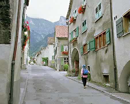 �N���b�N����ƌ��̃y�[�W�֖߂�܂�