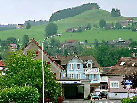 �N���b�N����ƌ��̃y�[�W�֖߂�܂�