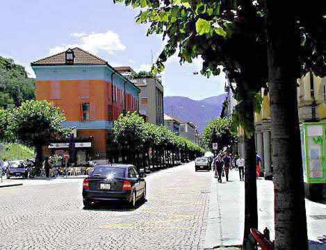 �N���b�N����ƌ��̃y�[�W�֖߂�܂�