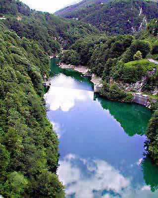 �N���b�N����ƌ��̃y�[�W�֖߂�܂�