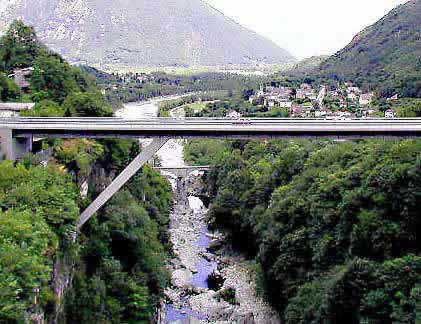 �N���b�N����ƌ��̃y�[�W�֖߂�܂�