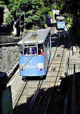 �N���b�N����ƌ��̃y�[�W�֖߂�܂�