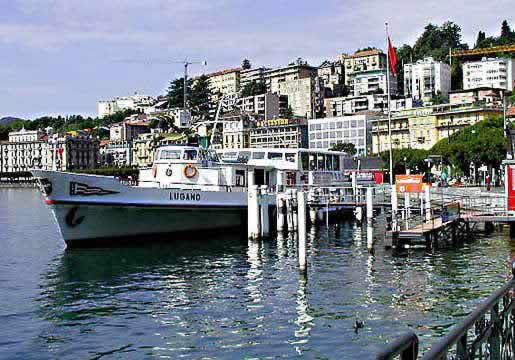 �N���b�N����ƌ��̃y�[�W�֖߂�܂�