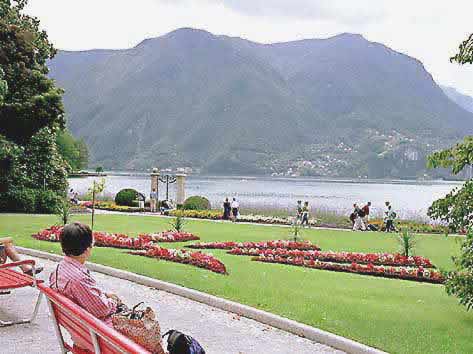 �N���b�N����ƌ��̃y�[�W�֖߂�܂�