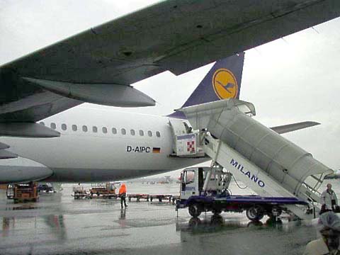 �N���b�N����ƌ��̃y�[�W�֖߂�܂�