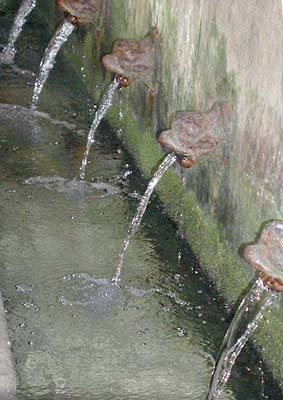 �N���b�N����ƌ��̃y�[�W�֖߂�܂�