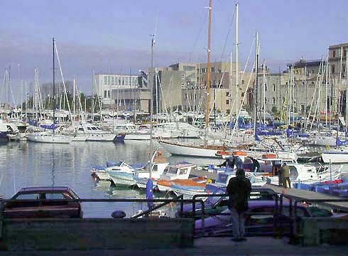 �N���b�N����ƌ��̃y�[�W�֖߂�܂�