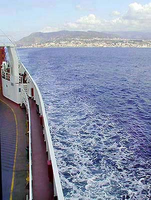 �N���b�N����ƌ��̃y�[�W�֖߂�܂�