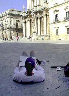 �N���b�N����ƌ��̃y�[�W�֖߂�܂�