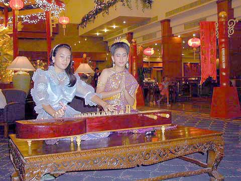 �N���b�N����ƌ��̃y�[�W�֖߂�܂�