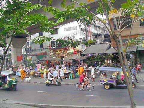 �N���b�N����ƌ��̃y�[�W�֖߂�܂�