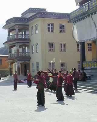 �N���b�N����ƌ��̃y�[�W�֖߂�܂�