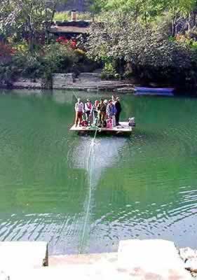 �N���b�N����ƌ��̃y�[�W�֖߂�܂�