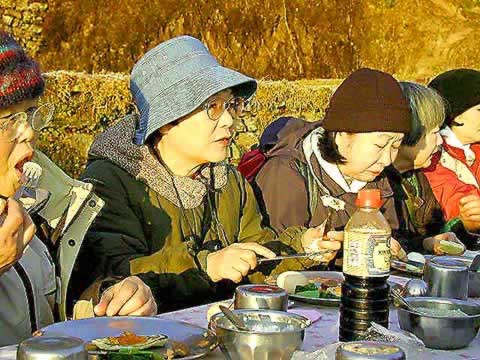 �N���b�N����ƌ��̃y�[�W�֖߂�܂�