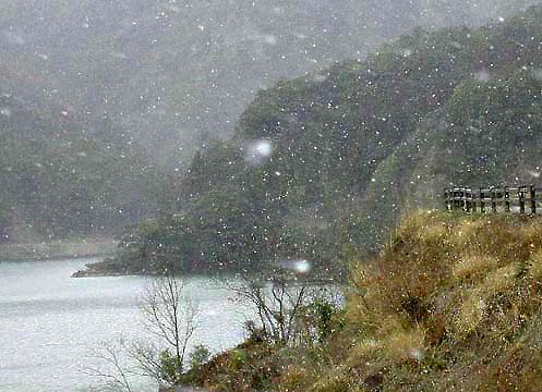 �N���b�N����ƌ��̃y�[�W�֖߂�܂�