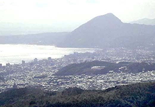 �N���b�N����ƌ��̃y�[�W�֖߂�܂�