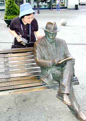 �N���b�N����ƌ��̃y�[�W�֖߂�܂�