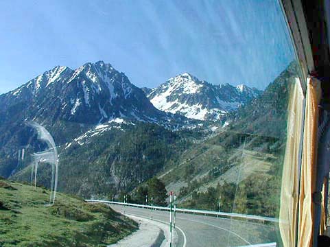 �N���b�N����ƌ��̃y�[�W�֖߂�܂�