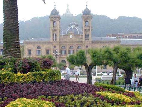 �N���b�N����ƌ��̃y�[�W�֖߂�܂�