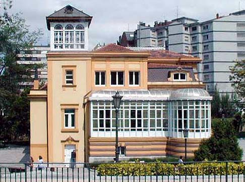 �N���b�N����ƌ��̃y�[�W�֖߂�܂�