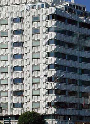 �N���b�N����ƌ��̃y�[�W�֖߂�܂�